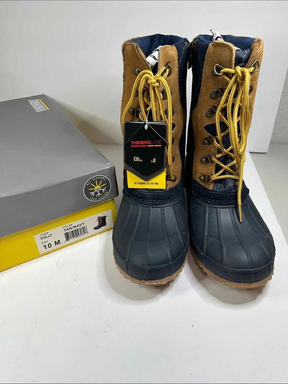 New in box duck boots Khombu size 10 dolly tan navy waterproof